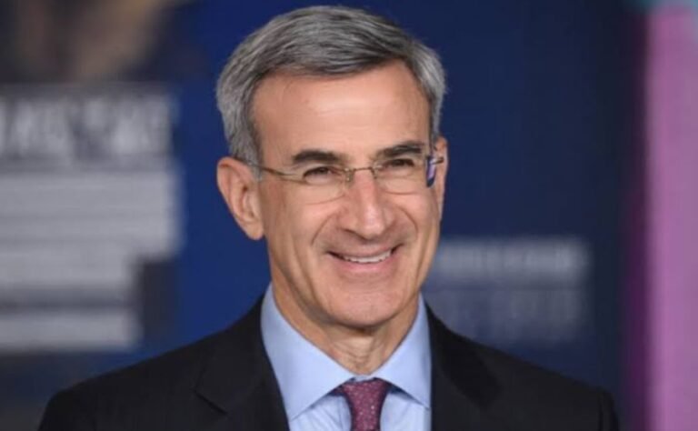 Peter Orszag Hair: His Hairstyle, Hair Transformation, and the Story Behind His Look